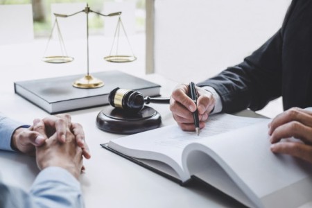 وکیل متخصص سرقت دعاوی مرتبط با سرقت 09351587900 پاسخگویی شبانه روزی