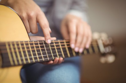 آموزش موسیقی(گیتار، ملودیکا، تنبک و تمپو ) رشت و حومه